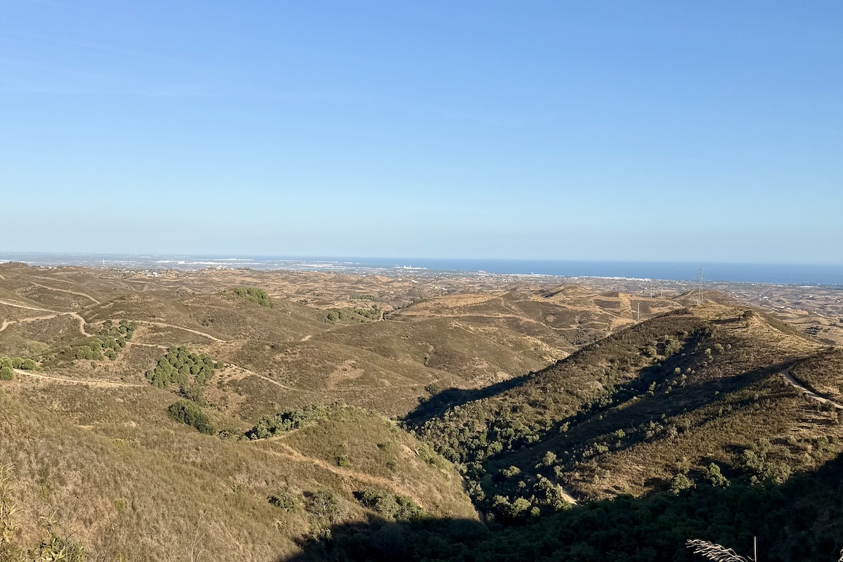 Vista panorâmica de Alcaria do Cume, Tavira, em plena Serra do Candeirão.